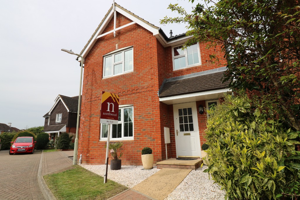 4 Bedroom Property For Sale in Ashford £349,995