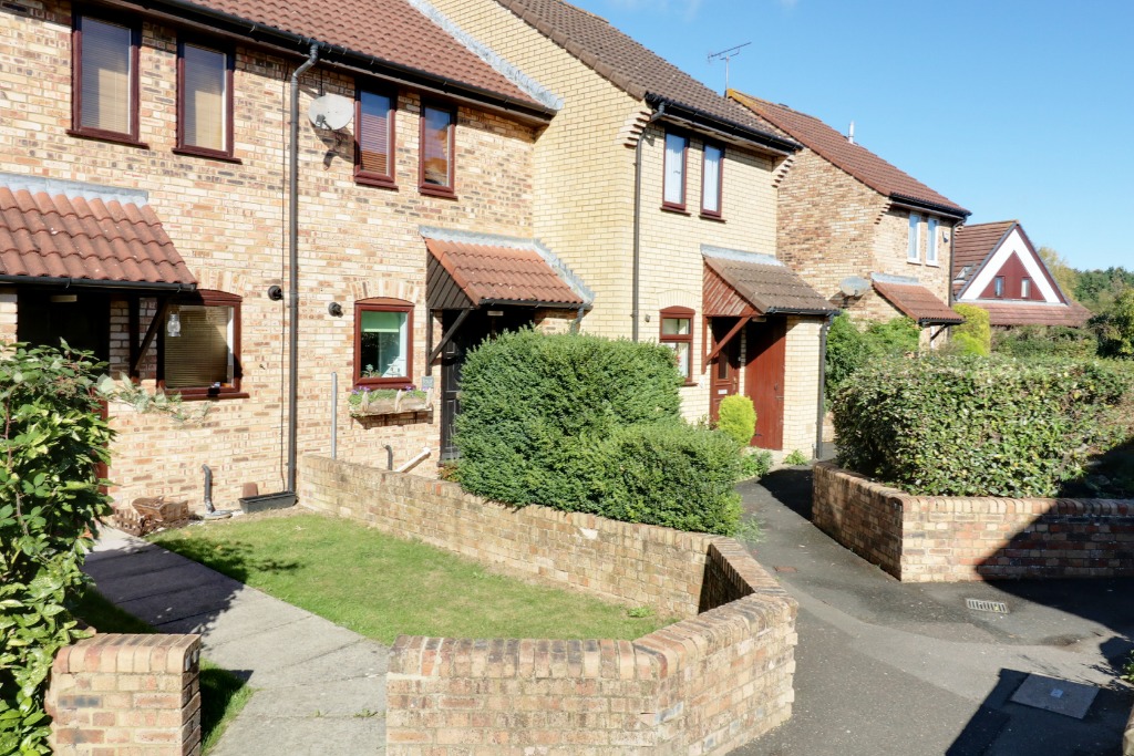 2 Bedroom Property For Sale in Ashford £200,000