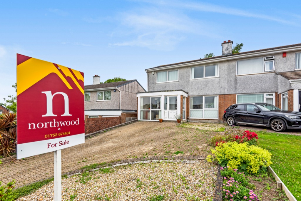 4 Bedroom Property For Sale in Plymouth £285,000