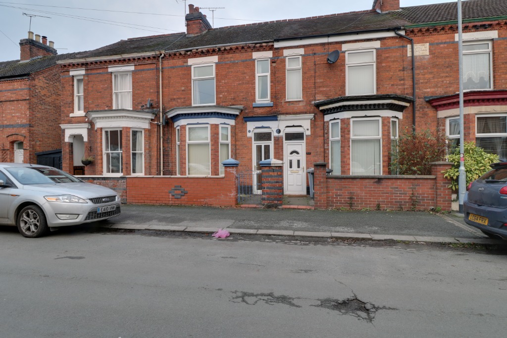 3 Bedroom Property For Sale in Crewe £120,000