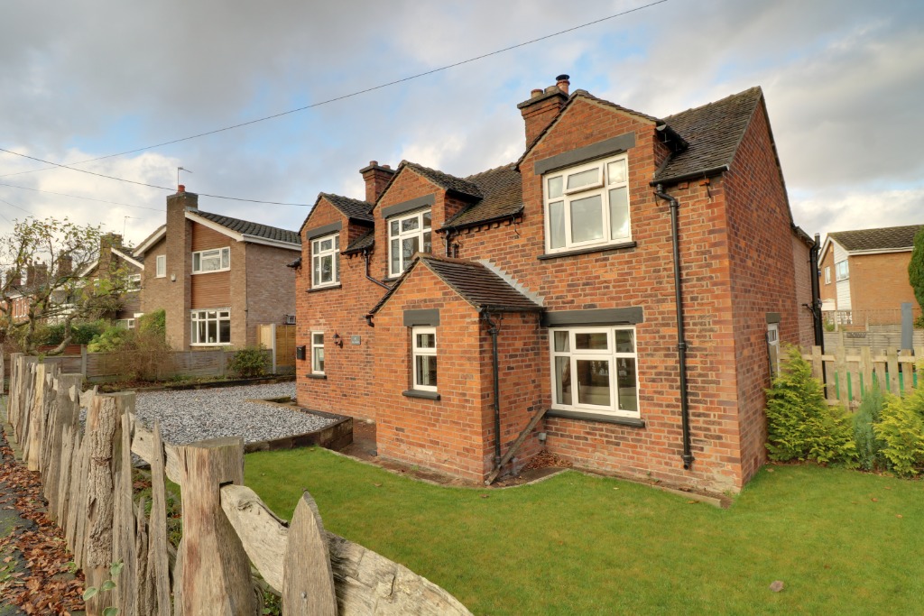 3 Bedroom Property For Sale in Sandbach £375,000