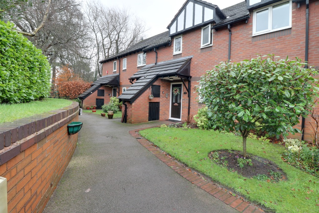 2 Bedroom Property For Sale in Sandbach £165,000