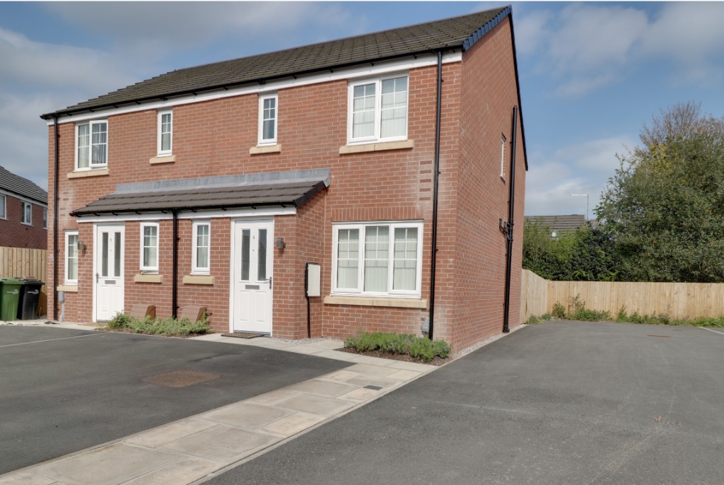 3 Bedroom Property For Sale in Sandbach £180,000