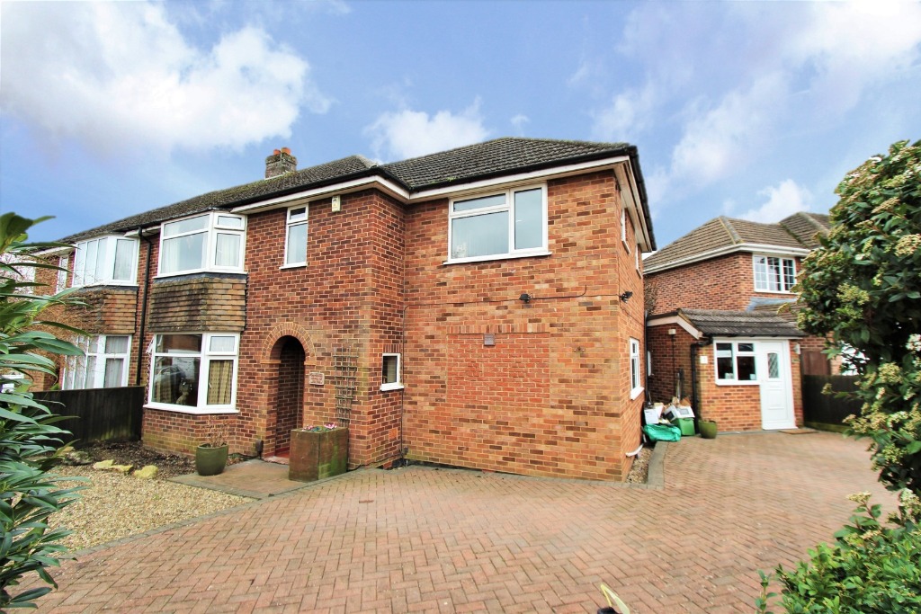 4 Bedroom Property For Sale in Reading £500,000