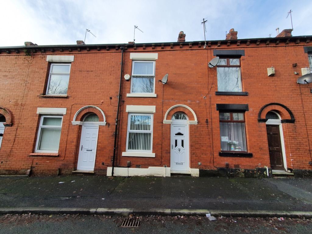 2 Bedroom Property For Sale in Oldham £114,950
