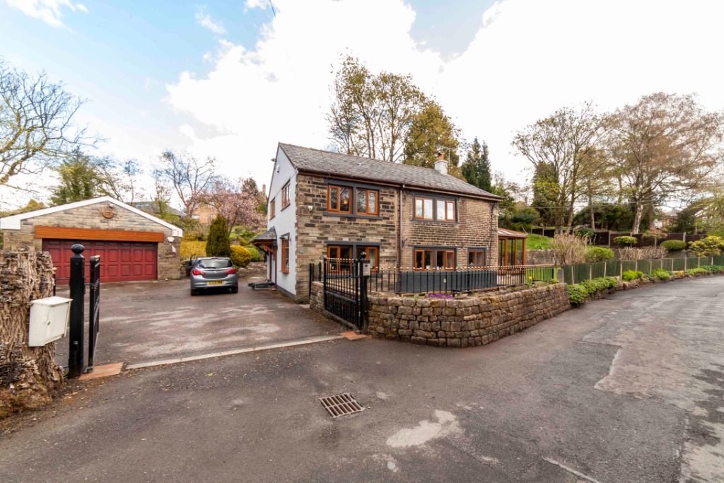 3 Bedroom Property For Sale in Saddleworth £550,000