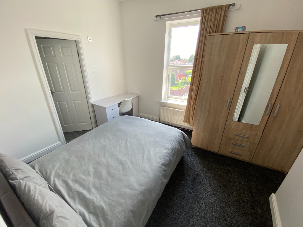 3 Bedroom Property To Let In Farnworth 450 Pcm