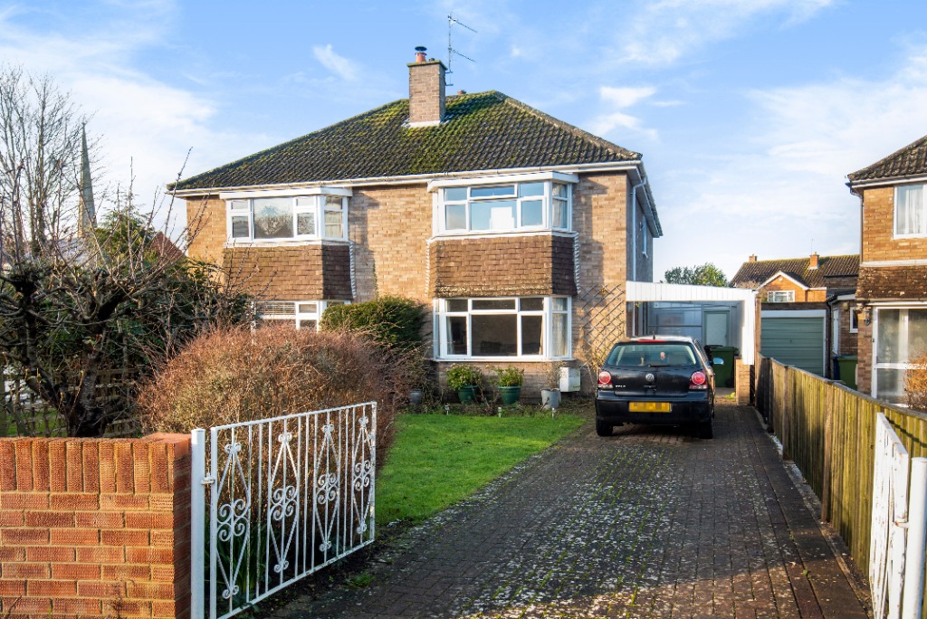 3 Bedroom Property For Sale in Cheltenham £350,000