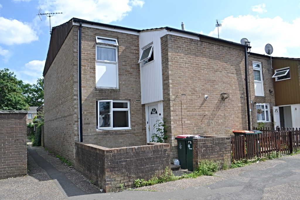 3 Bedroom Property For Sale in Crawley £255,000