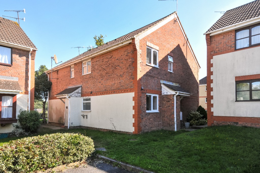 2 Bedroom Property For Sale in Crawley £275,000