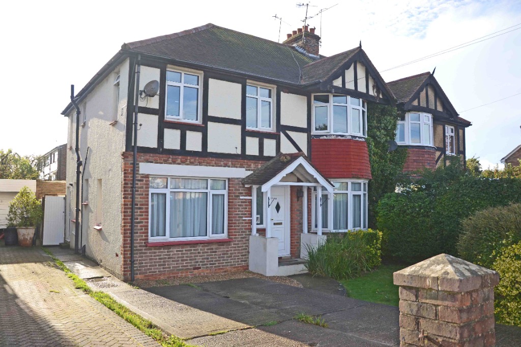 2 Bedroom Property For Sale in Worthing £259,950