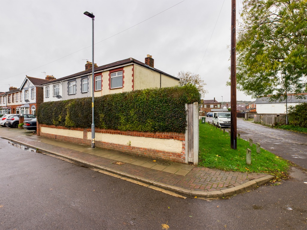 3 Bedroom Property For Sale in Portsmouth £280,000
