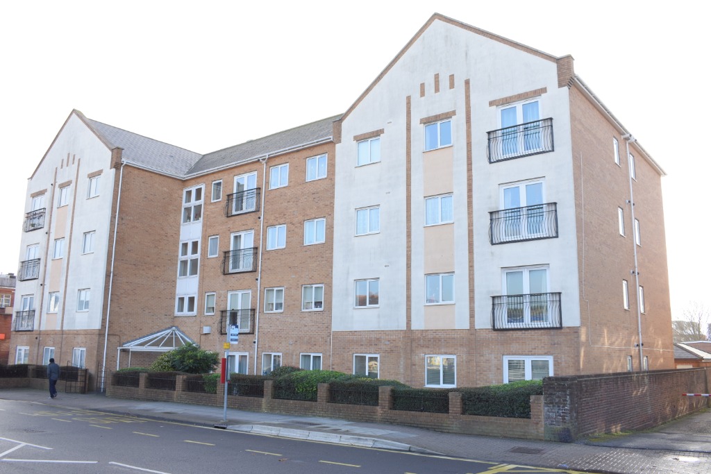 2 Bedroom Property For Sale in Portsmouth £169,995