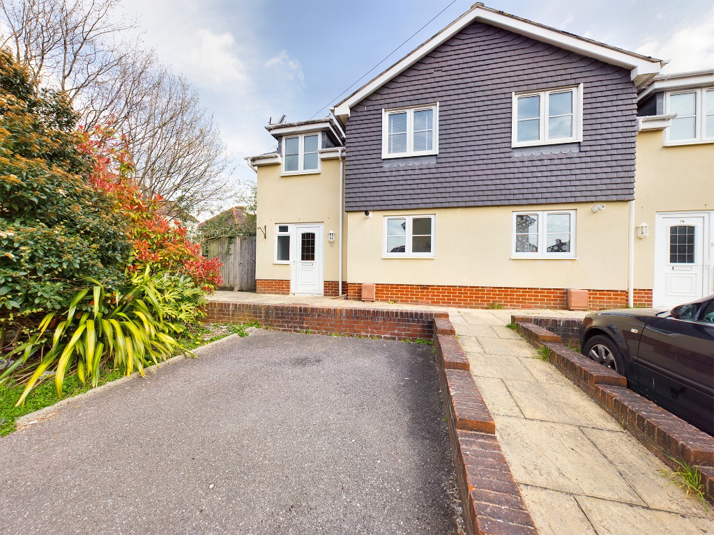 3 Bedroom Property For Sale in Portsmouth £310,000