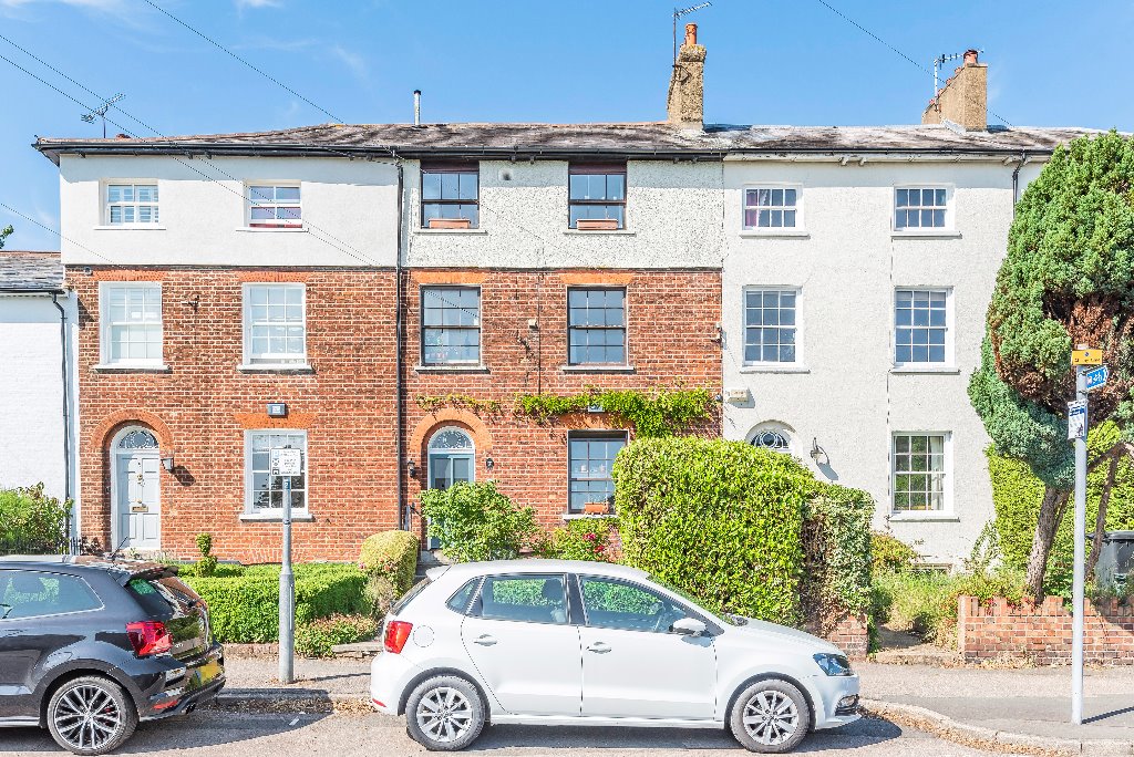 2 Bedroom Property For Sale in St Albans £315,000