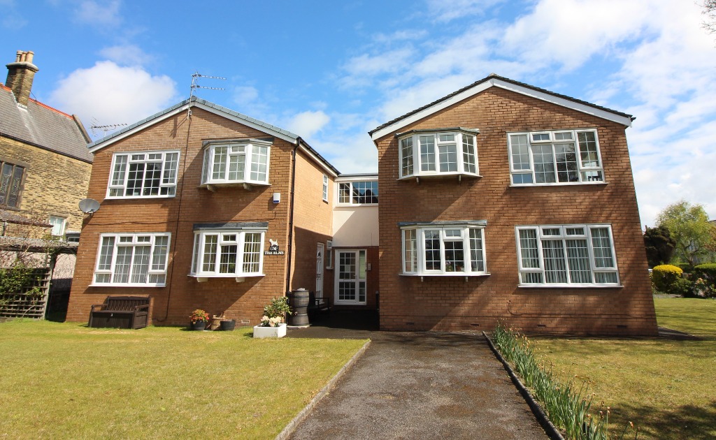 2 Bedroom Property For Sale in Southport £80,000