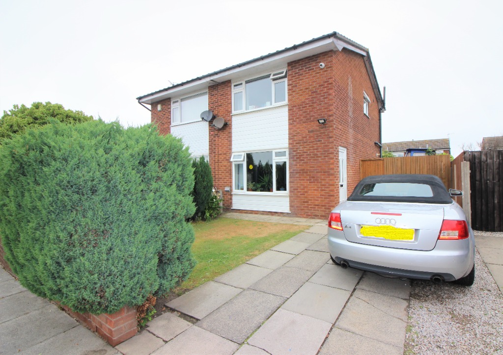 2 Bedroom Property For Sale in Southport £140,000