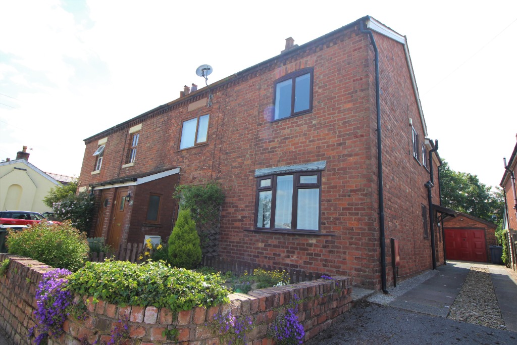3 Bedroom Property For Sale in Hesketh Bank £225,000