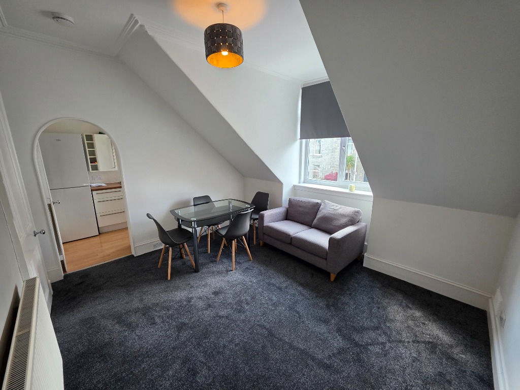 P2099: Elmfield Avenue, Old Aberdeen, Aberdeen