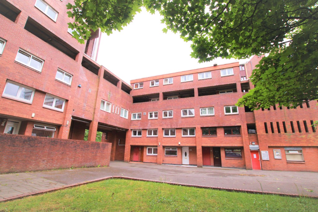 3 Bedroom, Part furnished Flat on Raglan Street, Woodside, Glasgow £