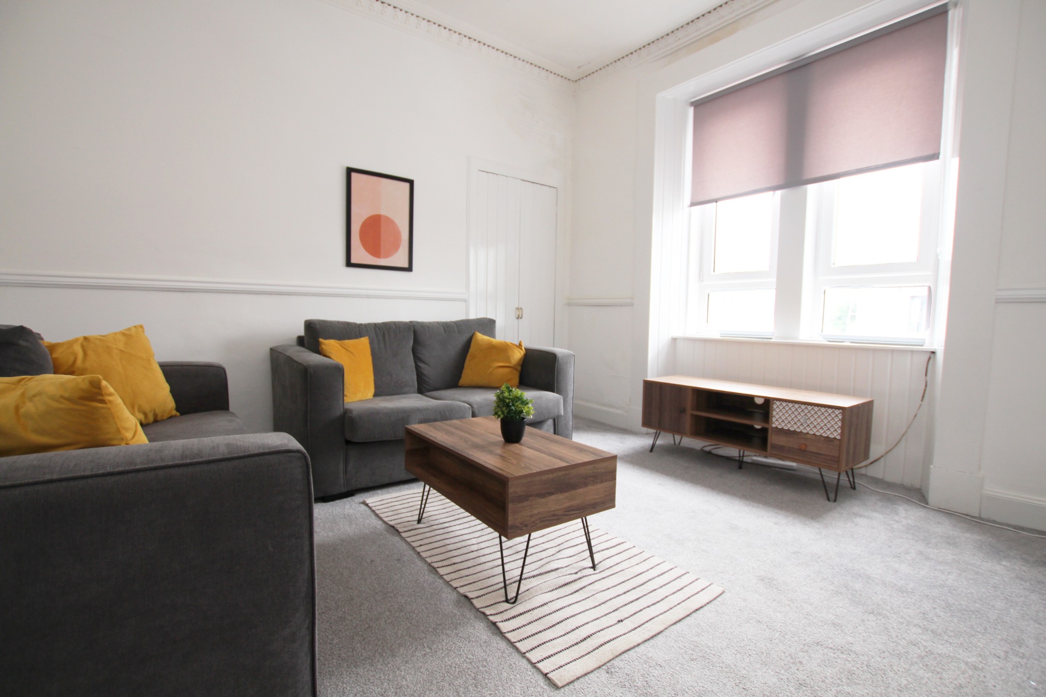 2 Bedroom, Furnished Flat on Eastside, Kirkintilloch, East