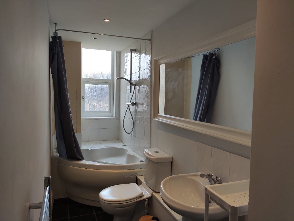 P415: Barlogan Avenue, Bellahouston, Glasgow