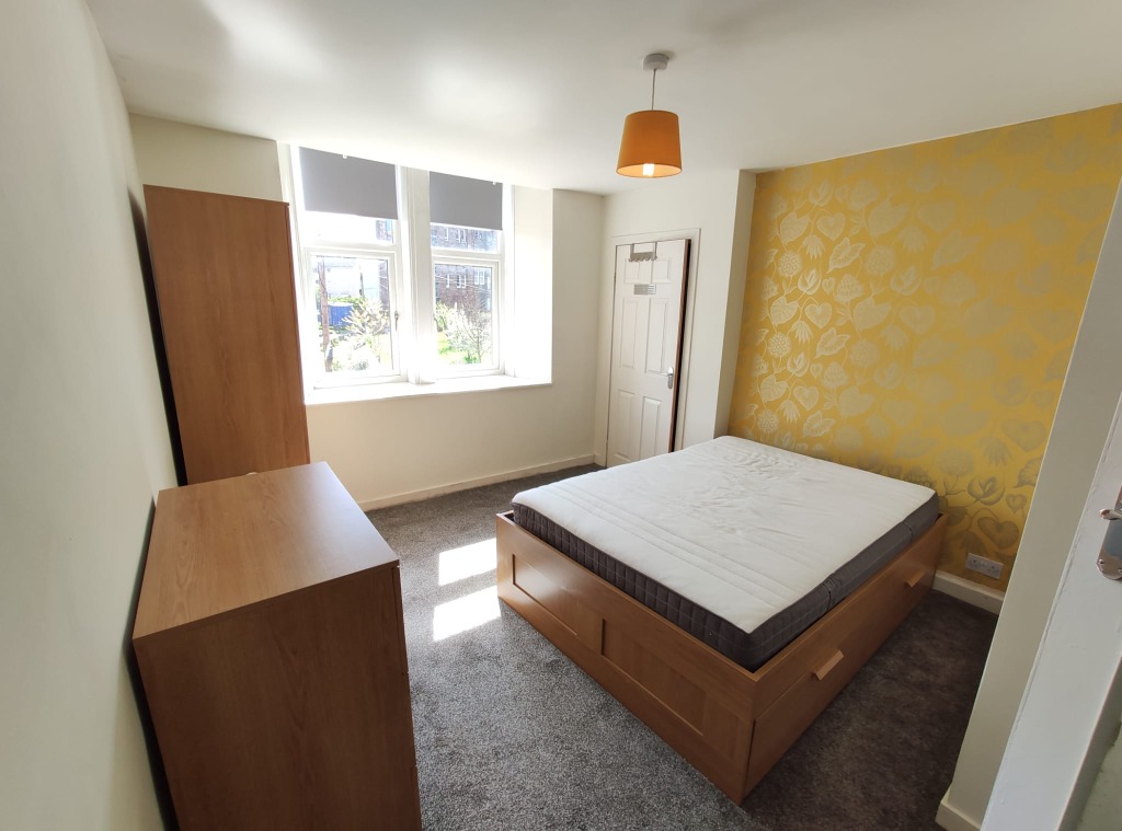 P415: Barlogan Avenue, Bellahouston, Glasgow