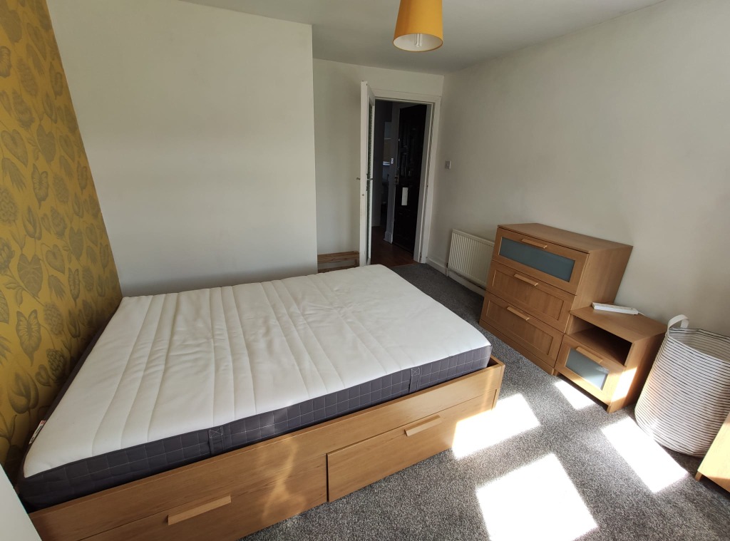 P415: Barlogan Avenue, Bellahouston, Glasgow