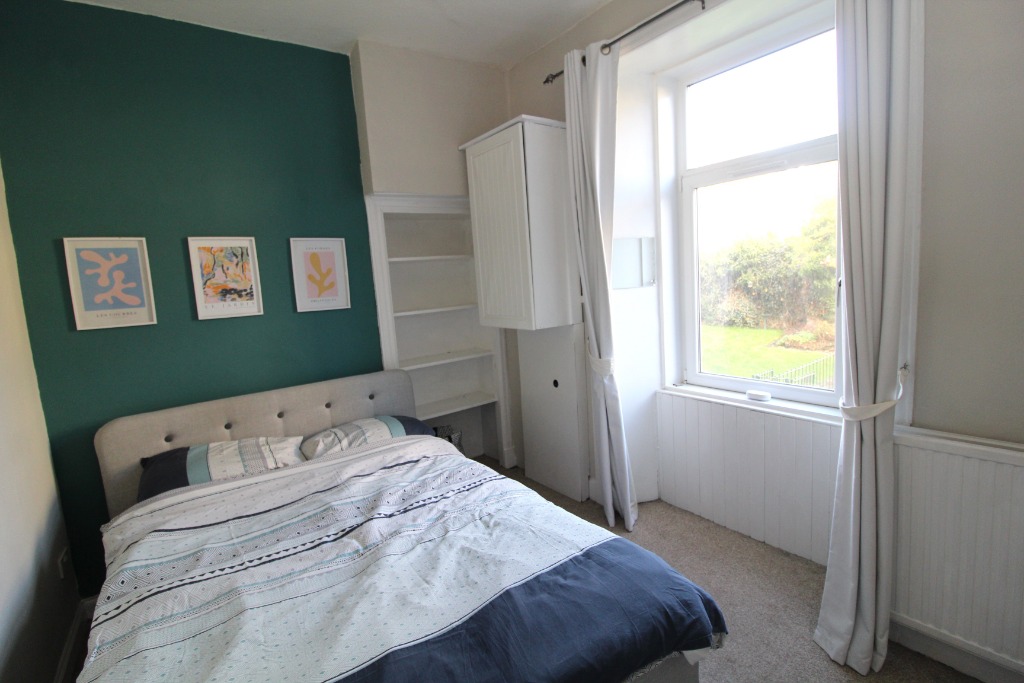 P454: Kings Park Road, Kings Park, Glasgow