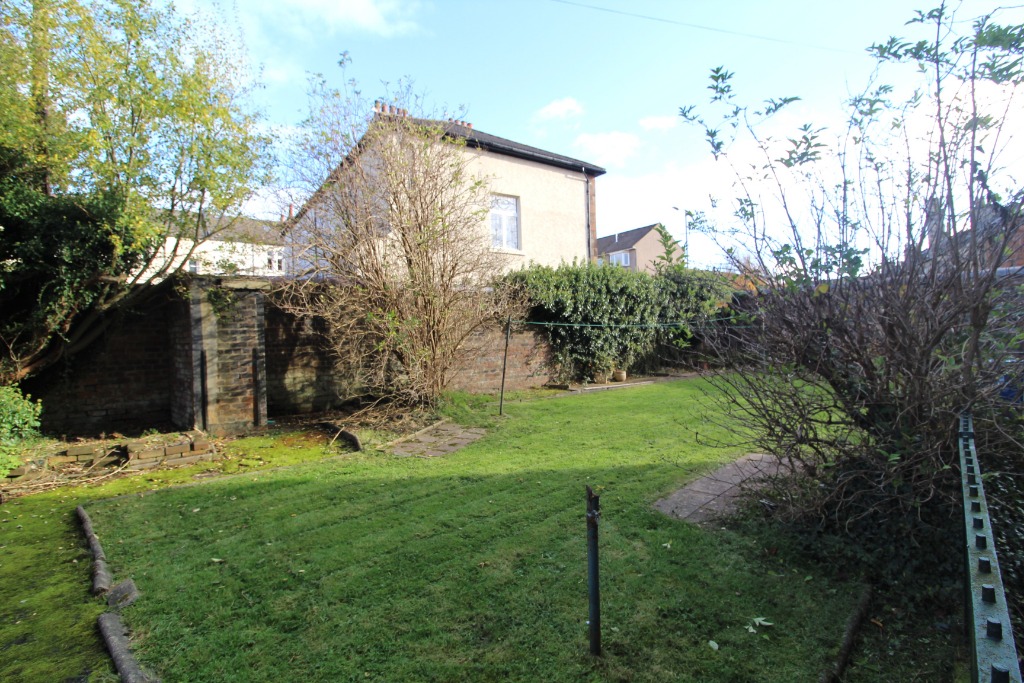 P454: Kings Park Road, Kings Park, Glasgow