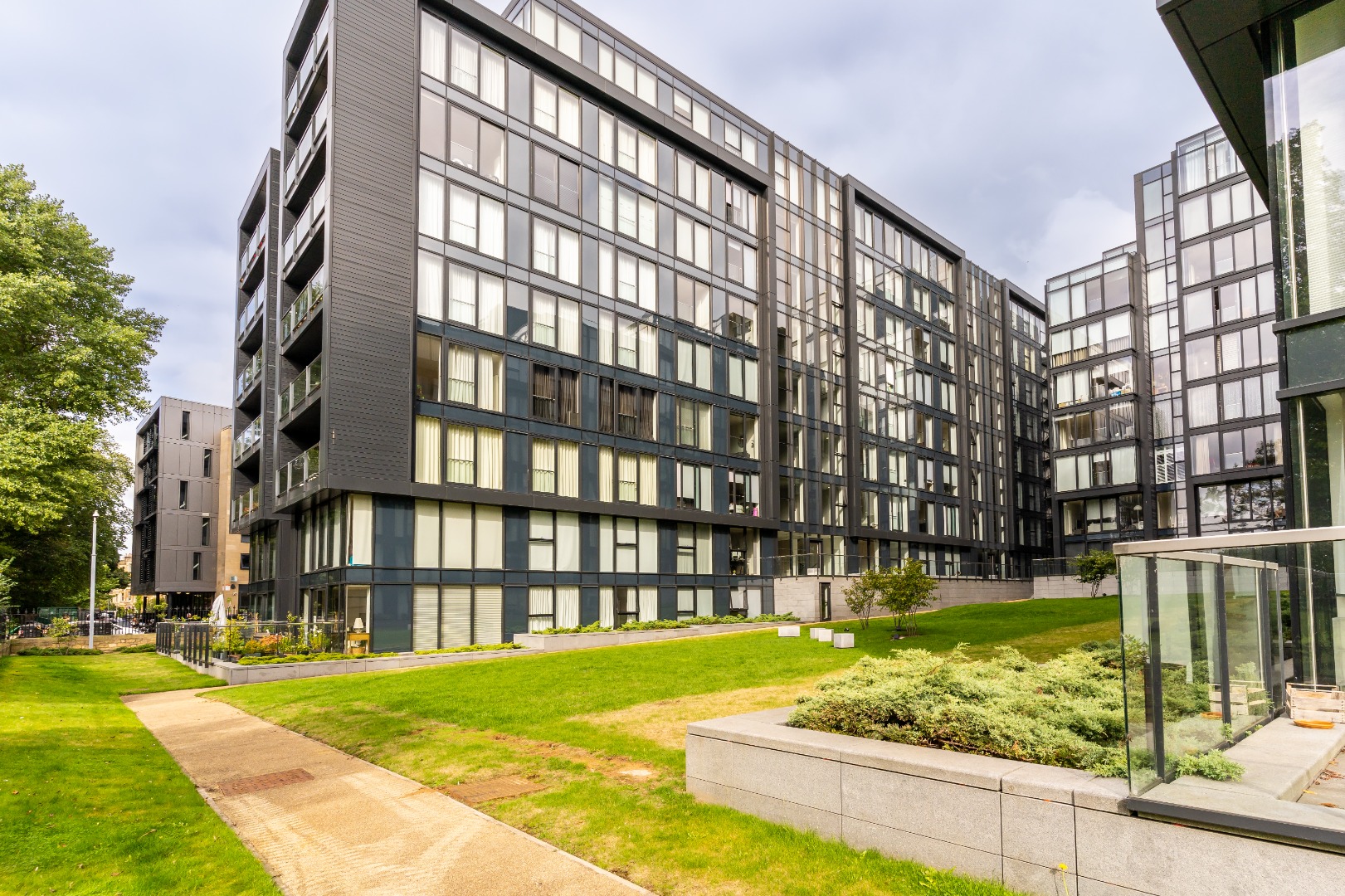 P3132 Simpson Loan, Quartermile, Edinburgh Umega