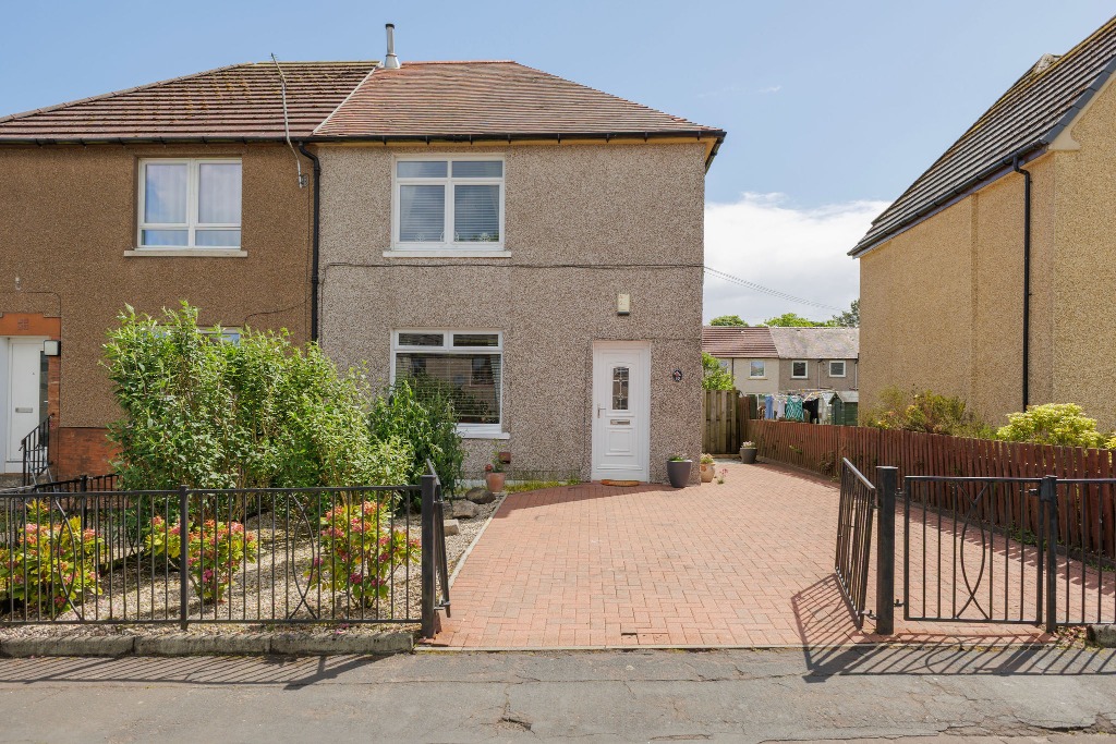 P610: Main street, Avonbridge, Falkirk