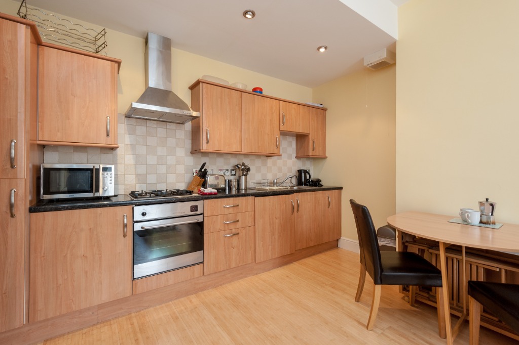 Albion Road, Edinburgh, EH7 5QZ