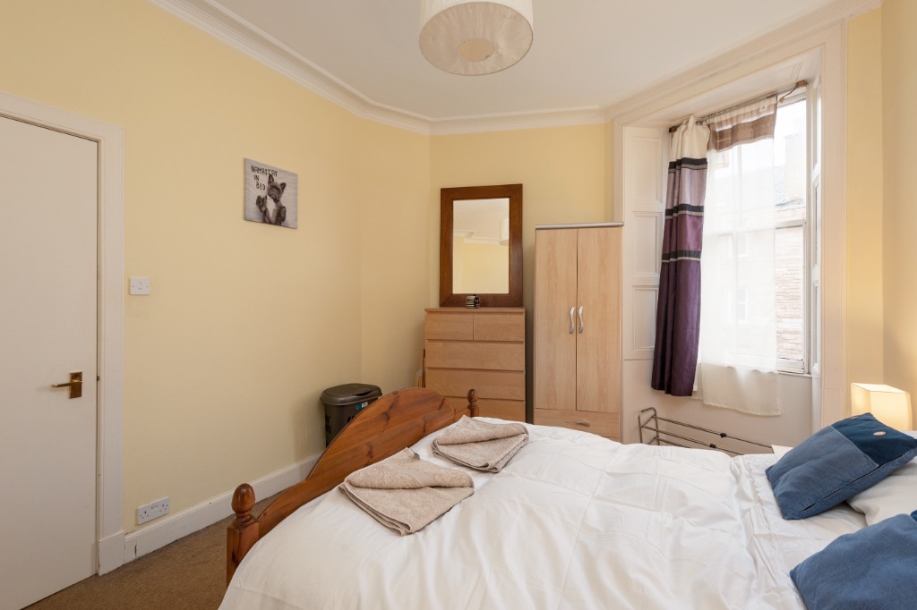 Albion Road, Edinburgh, EH7 5QZ
