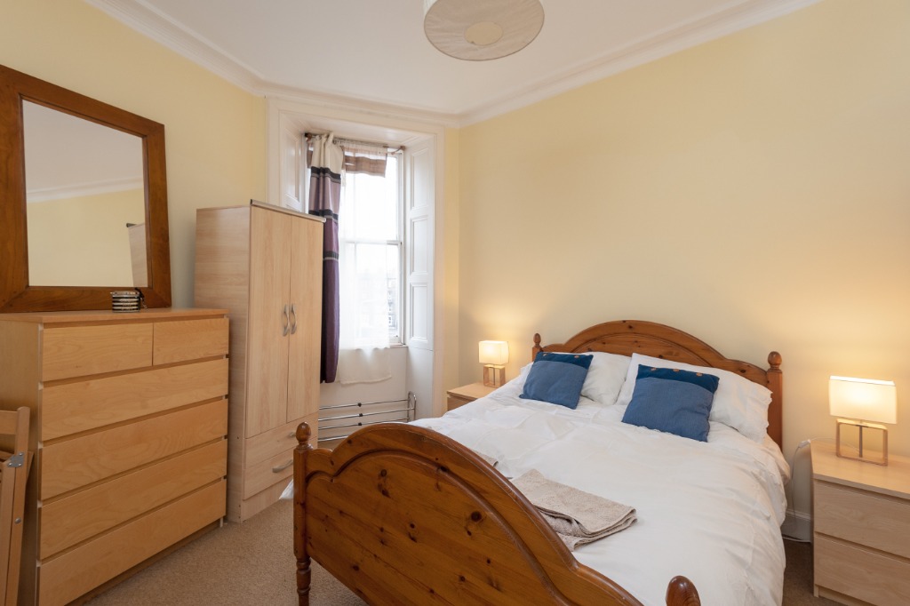 Albion Road, Edinburgh, EH7 5QZ