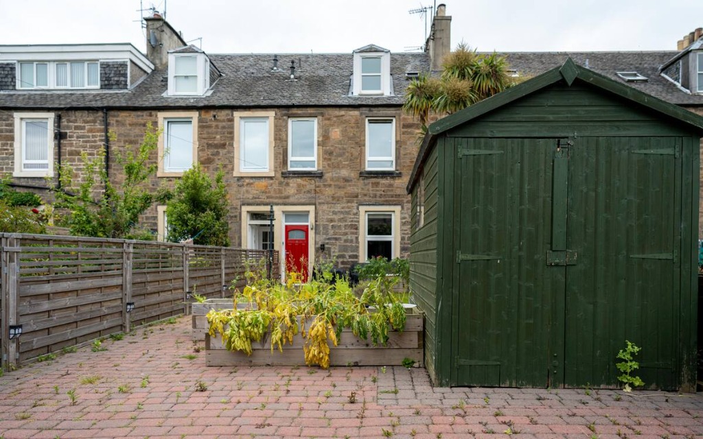 Hawthornbank Place, Edinburgh, EH6 4HG