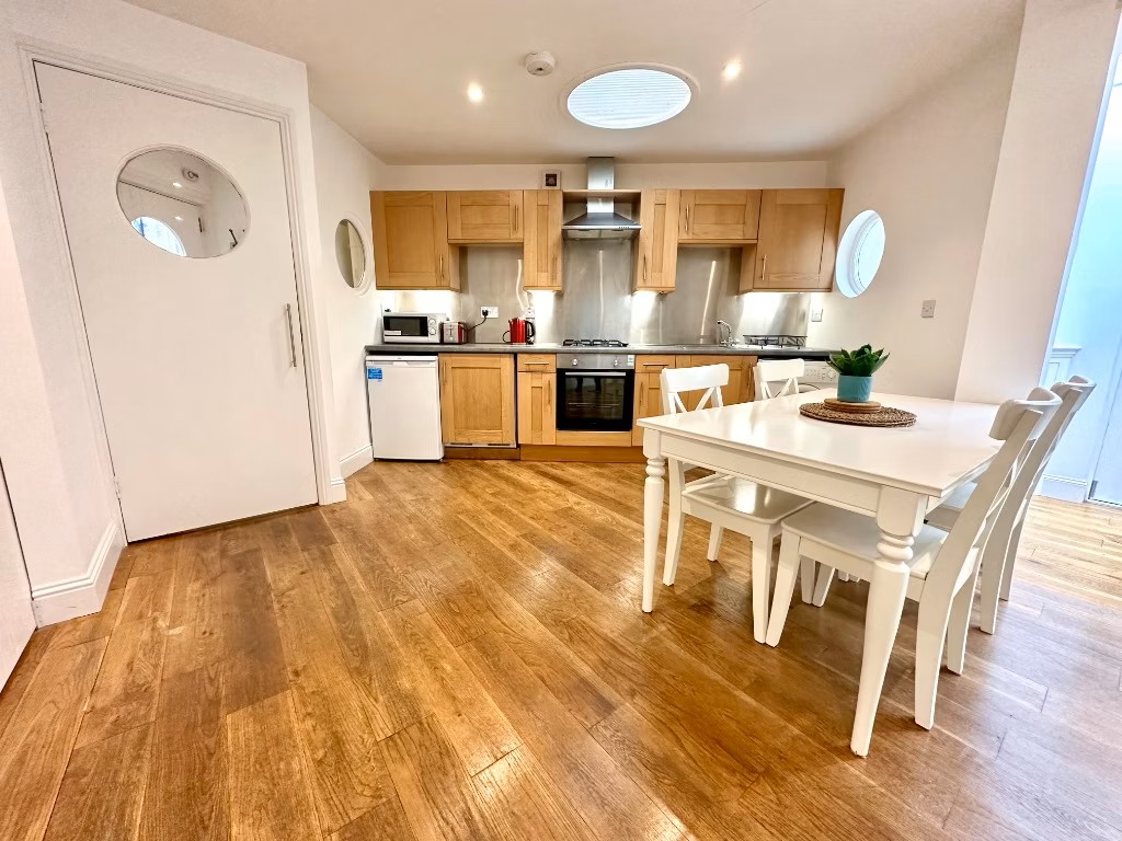 Douglas Gardens Mews, Edinburgh, EH4 3BZ