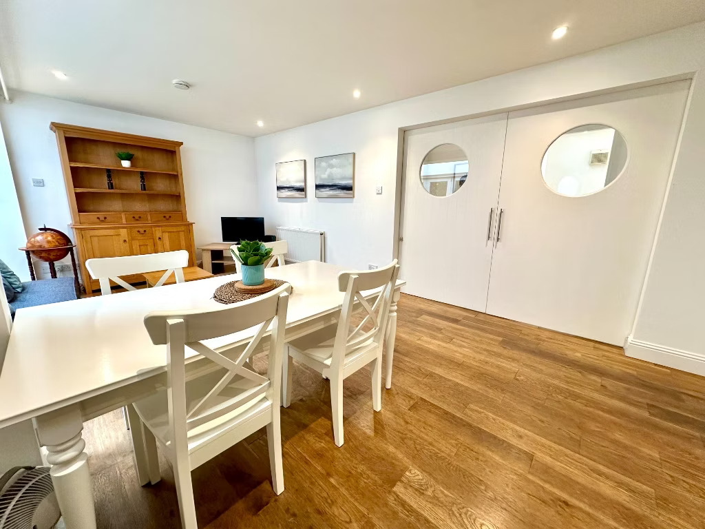 Douglas Gardens Mews, Edinburgh, EH4 3BZ