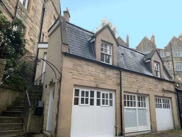 Douglas Gardens Mews, Edinburgh, EH4 3BZ