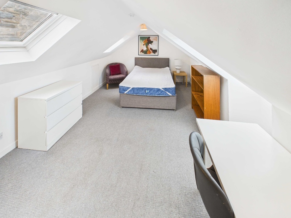 Worlds End Close, Edinburgh, EH1 1TD