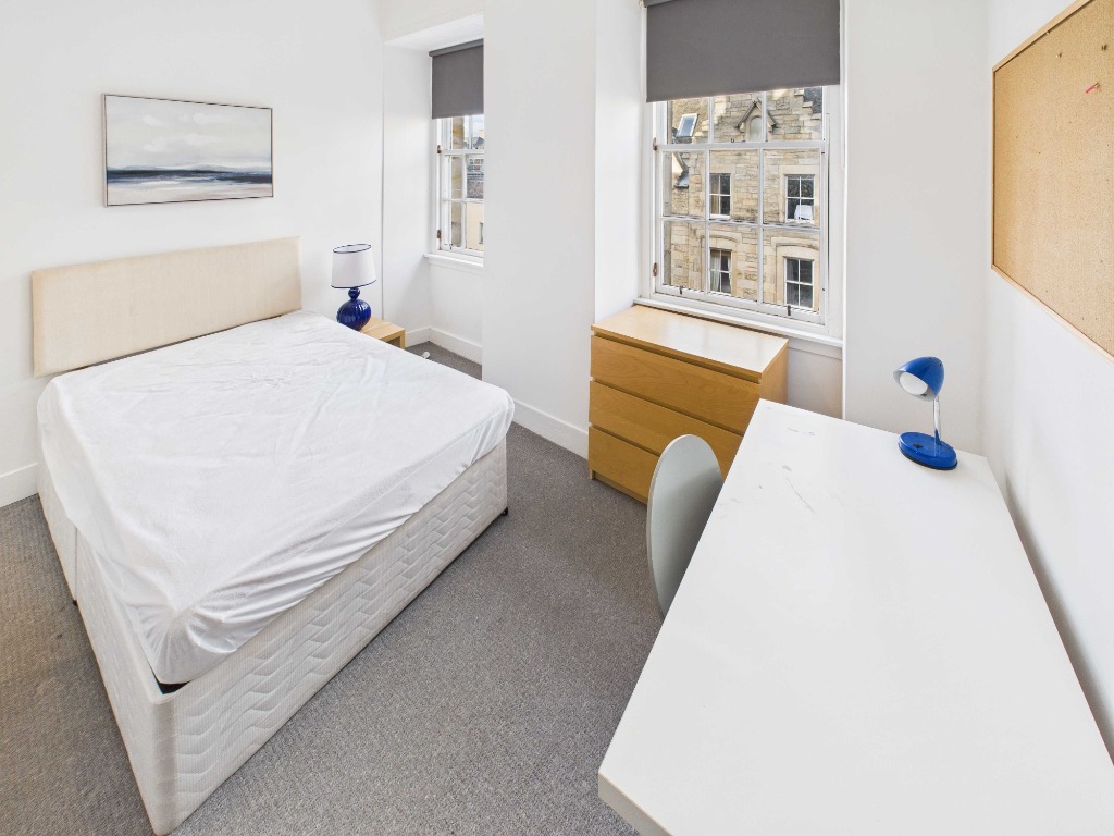 Worlds End Close, Edinburgh, EH1 1TD