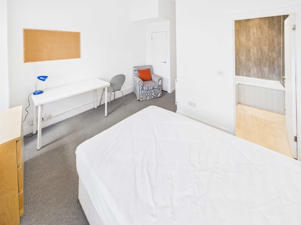 Worlds End Close, Edinburgh, EH1 1TD