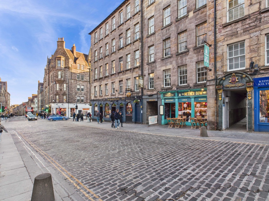 Worlds End Close, Edinburgh, EH1 1TD