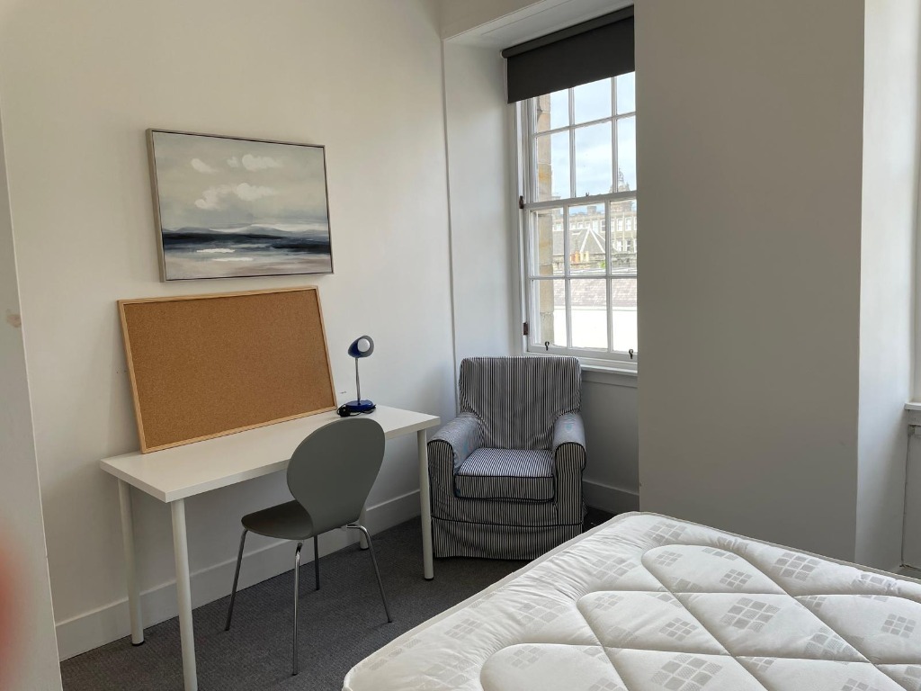 Worlds End Close, Edinburgh, EH1 1TD