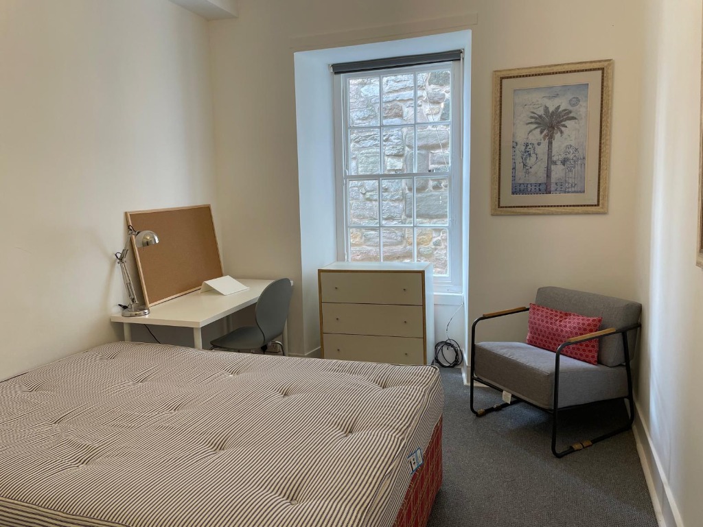 Worlds End Close, Edinburgh, EH1 1TD