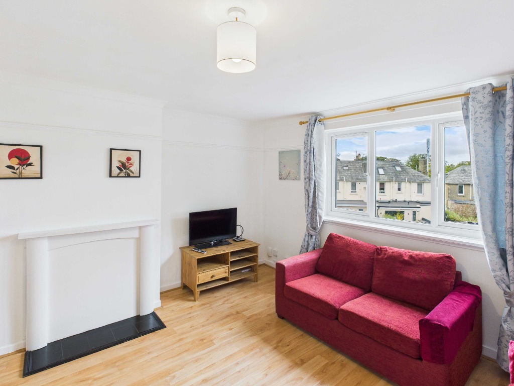 Saughton Avenue, Edinburgh, EH11 2RX