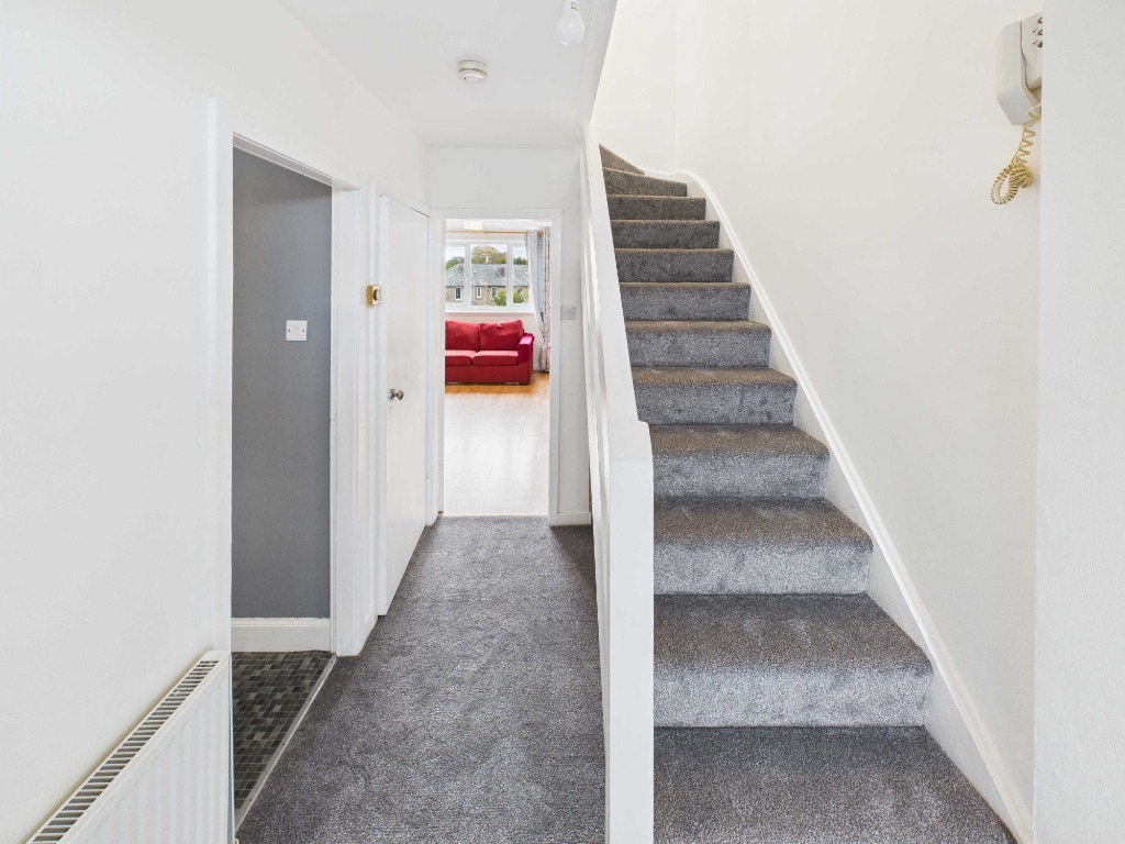 Saughton Avenue, Edinburgh, EH11 2RX