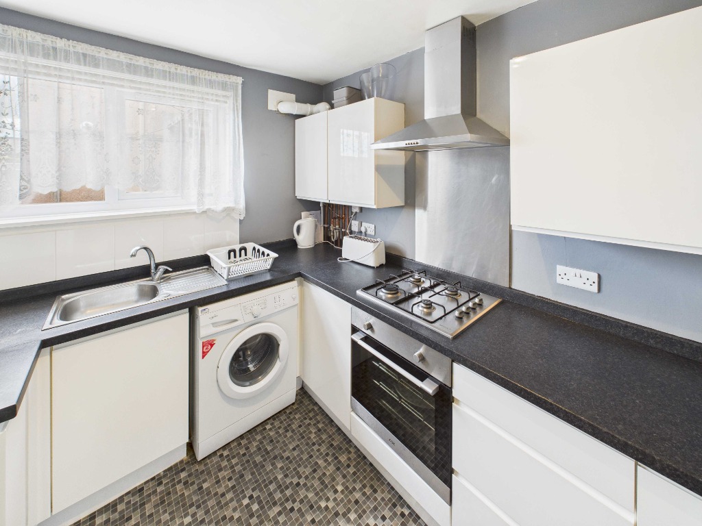 Saughton Avenue, Edinburgh, EH11 2RX