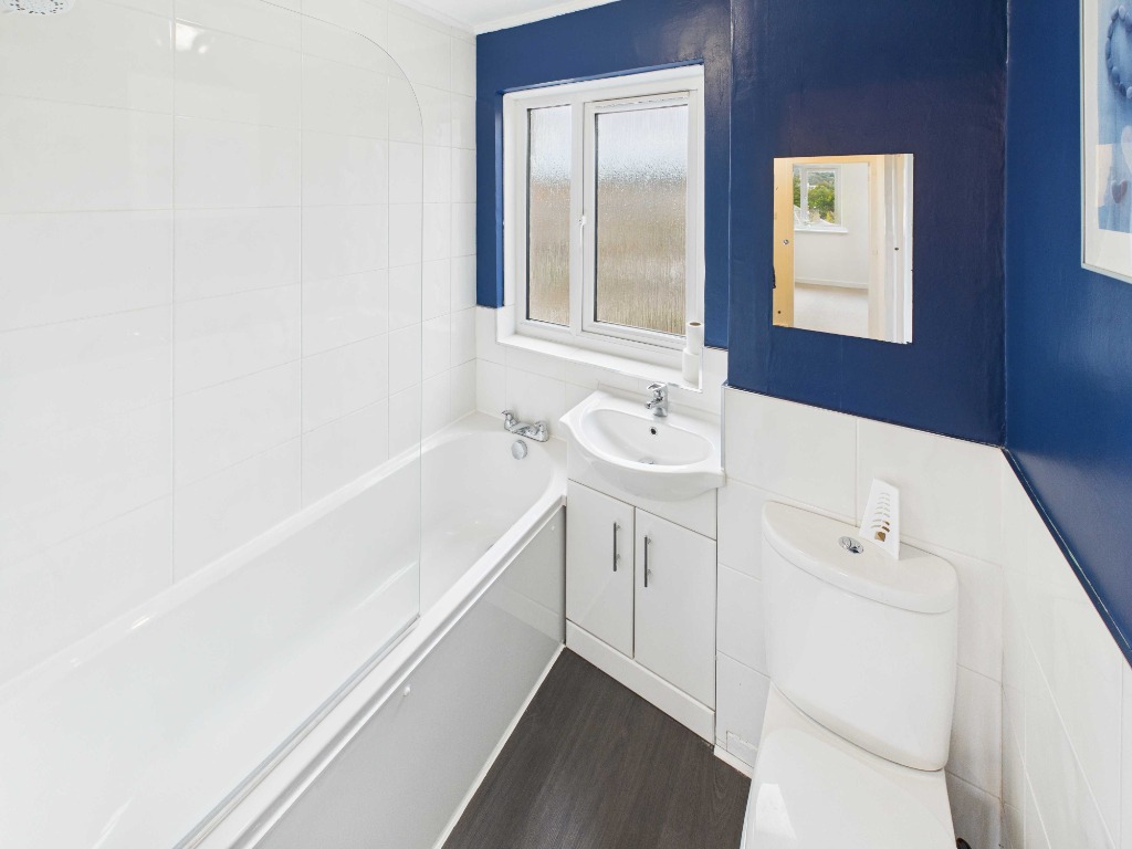 Saughton Avenue, Edinburgh, EH11 2RX