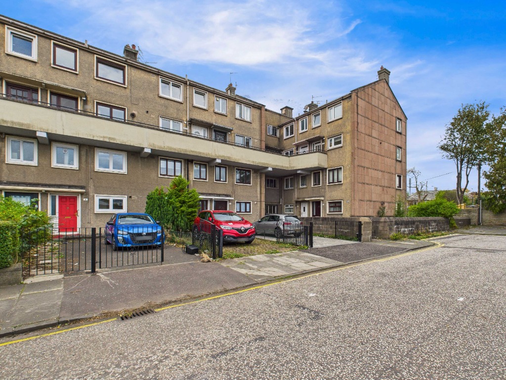 Saughton Avenue, Edinburgh, EH11 2RX